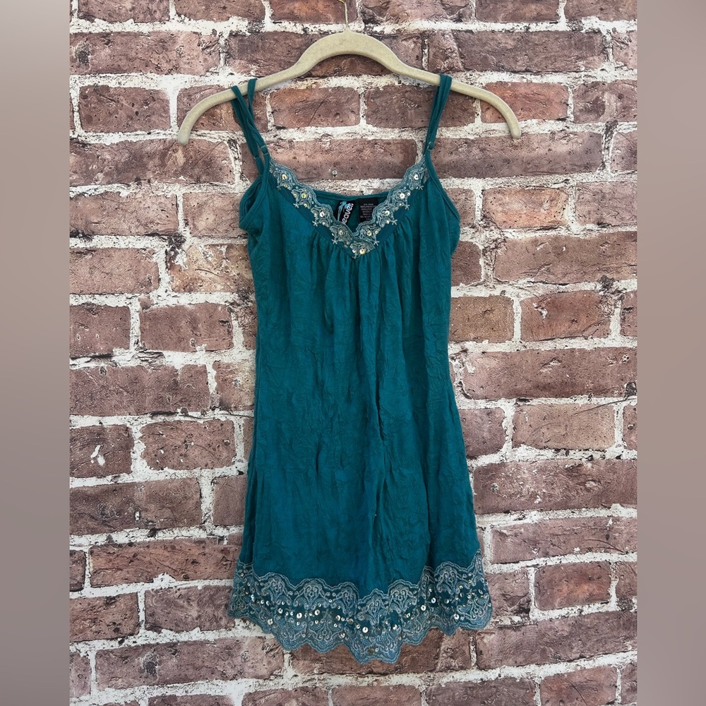 VTG Y2K Weavers size L Teal Embroidered crinkle cami tank Top Sequins
